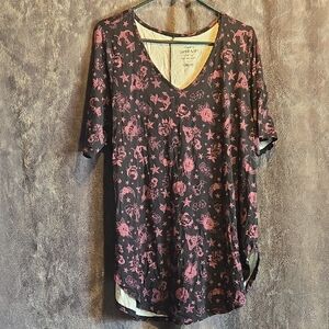 Torrid Black and Pink Graphic V-Neck Tee